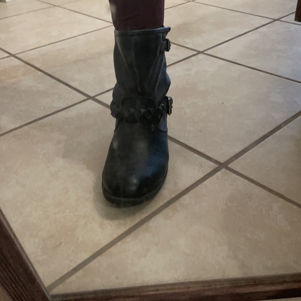 Short Leather Boots - Picture 5 of 5